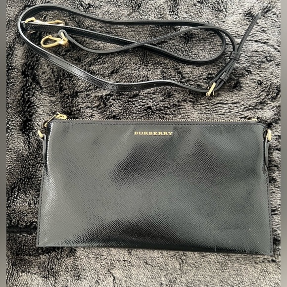 Burberry Black patent Leather Textured Shoulder Bag - Picture 9 of 16